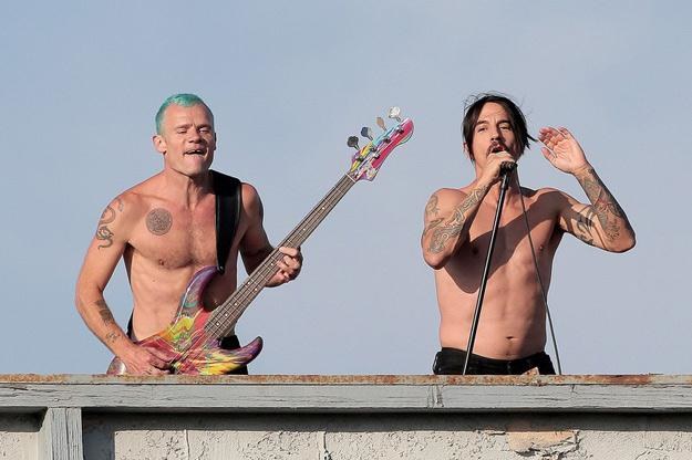 Fle i Anthony Kiedis podczas kręcenia teledysku do nowego singla - fot. Perkins/Shirley