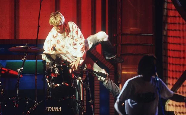 Psotnik Kurt Cobain podczas gali VMA - fot. Frank Micelotta Psotnik Kurt Cobain podczas gali VMA - fot. Frank Micelotta