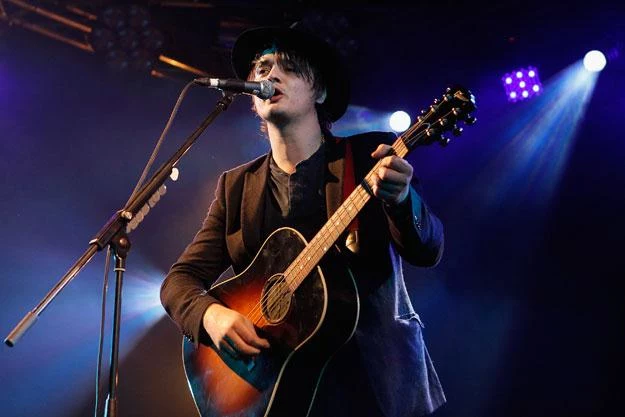 Pete Doherty jak magnes przyciąga problemy fot. Simone Joyner