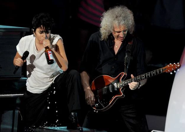 Lady Gaga (a właściwie jej męskie alter ego) i Brian May - fot. Kevin Winter