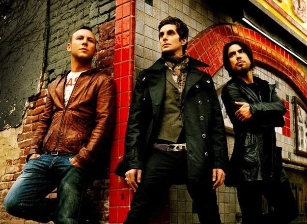 Trzon Jade's Addiction: Stephen Perkins, Perry Farrell i Dave Navarro Trzon Jade's Addiction: Stephen Perkins, Perry Farrell i Dave Navarro
