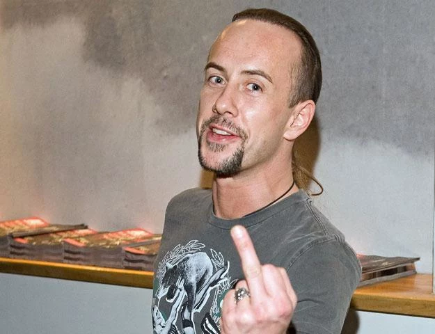 Nergal (Behemoth) ponoć "reklamuje ideologię śmierci, nienawiści i przemocy" Nergal (Behemoth) ponoć "reklamuje ideologię śmierci, nienawiści i przemocy"