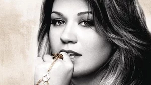 Kelly Clarkson na okładce albumu "Stronger"