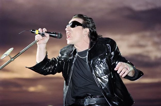 Bono jako The Fly: okulary od Lou Reeda, kurtka od Elvisa Presleya