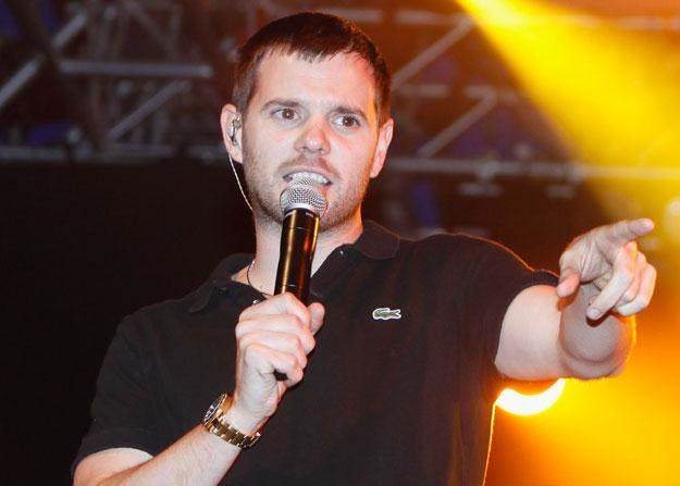 Mike Skinner starał się zachować powagę fot. Simone Joyner