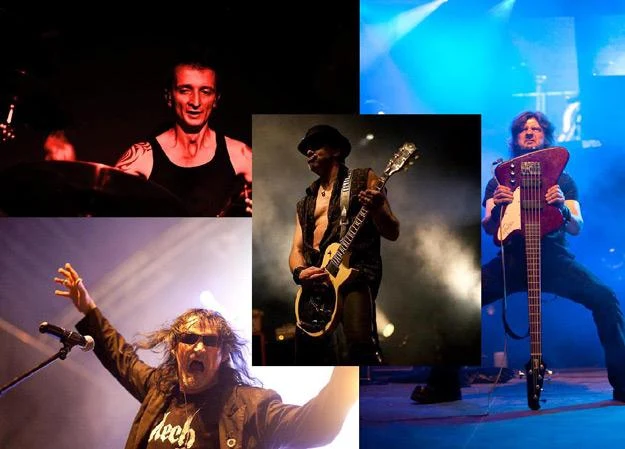 Mech szykuje się do świąt Mech szykuje się do świąt