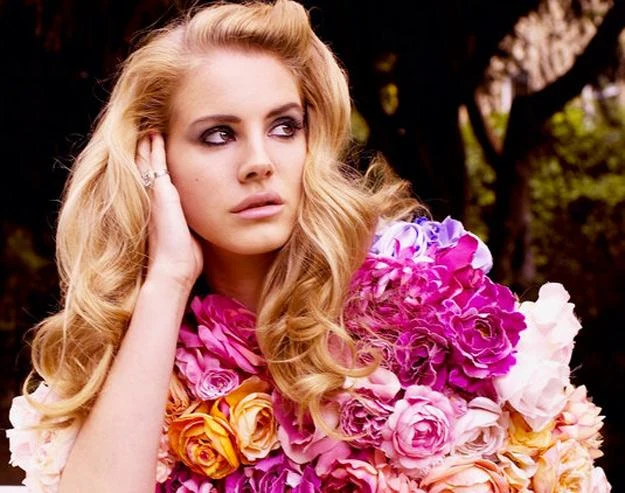 Lana del Rey z dnia na dzień zyskuje coraz większą popularność Lana del Rey z dnia na dzień zyskuje coraz większą popularność