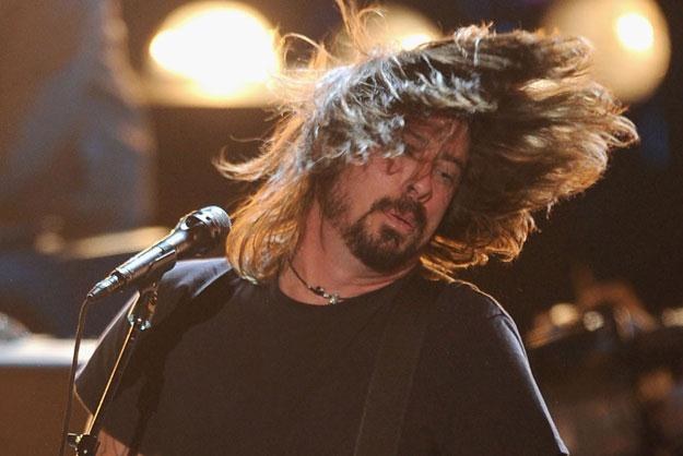 Dave Grohl (Foo Fighters) chciałby reklamować odżywki do włosów fot. Kevin Winter