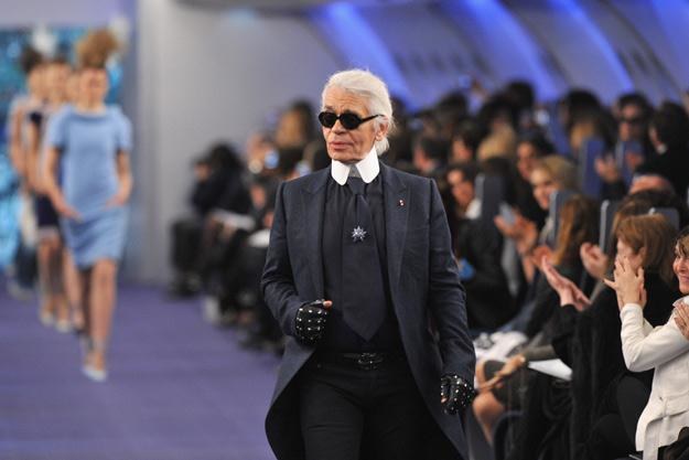 Karl Lagerfeld na paryskim wybiegu - fot. Pascal Le Segretain