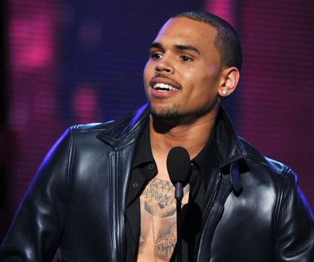 Chris Brown podczas gali Grammy - fot. Kevin Winter