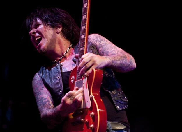 Tracii Guns (L.A. Guns) w akcji - fot. Timothy Norris