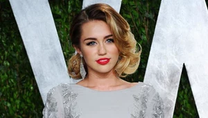 Elegancka Miley Cyrus na oscarowym przyjęciu - fot. Alberto E. Rodriguez