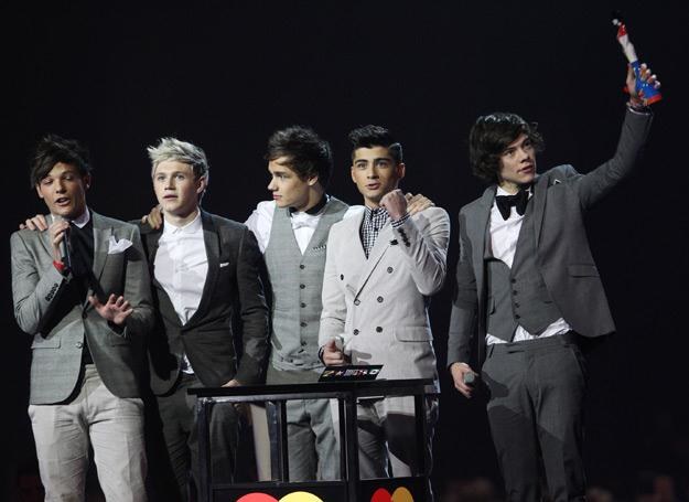 One Direction ze statuetką Brit Awards - fot. Dave J Hogan