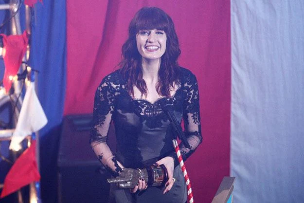 Florence Welch ze słynnym "środkowym palcem" magazynu "NME" fot. Dave J Hogan Florence Welch ze słynnym "środkowym palcem" magazynu "NME" fot. Dave J Hogan