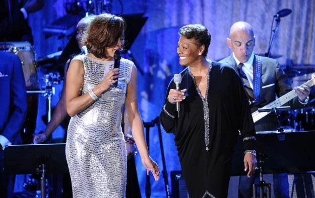 Whitney Houston i Dionne Warwick: "Jej serce nie wytrzymało" fot. Kevork Djansezian