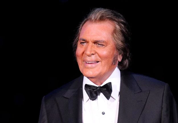 Engelbert Humperdinck w oczekiwaniu na kolejną parę latających majteczek fot. Ethan Miller