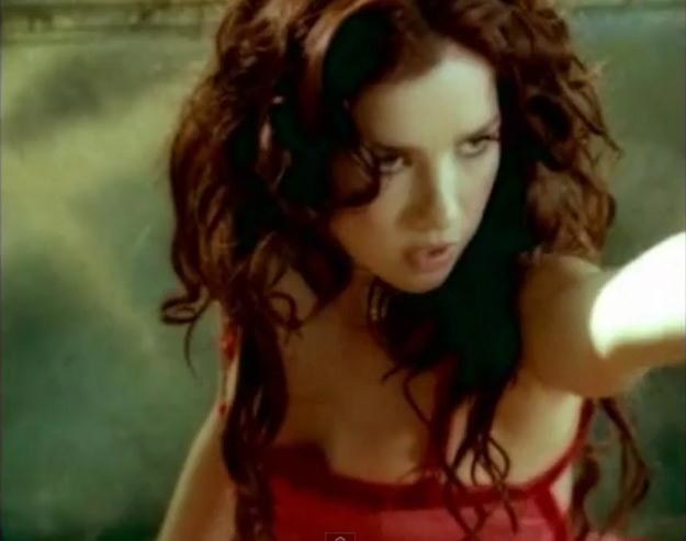 Natalia Oreiro w teledysku "Cambio Dolor"