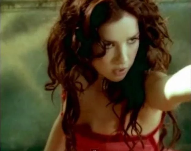 Natalia Oreiro w teledysku "Cambio Dolor"