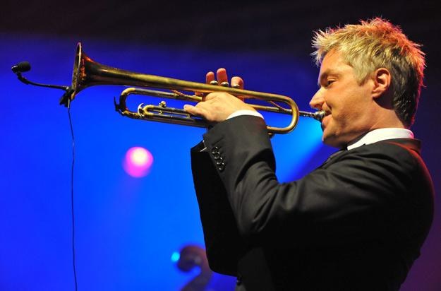 Chris Botti nie dość że jest przystojny, to jeszcze pięknie gra na trąbce