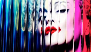Madonna na okładce albumu "MDNA"