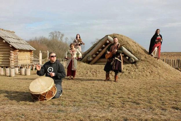 Donatan i grupa Percival na planie klipu "Niespokojna dusza"