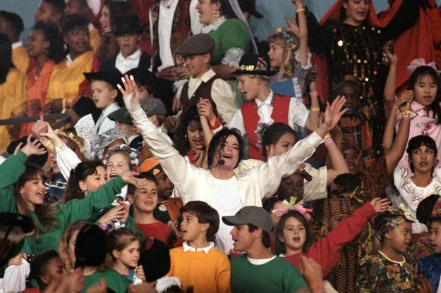 Michael Jackson podczas Super Bowl w 1993 roku - fot. George Rose