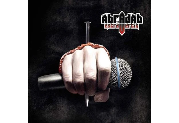 "Dab jest otwarty, pewny za mikrofonem, kombinujący i tylko chwilami jakby nieco zagubiony" "Dab jest otwarty, pewny za mikrofonem, kombinujący i tylko chwilami jakby nieco zagubiony"