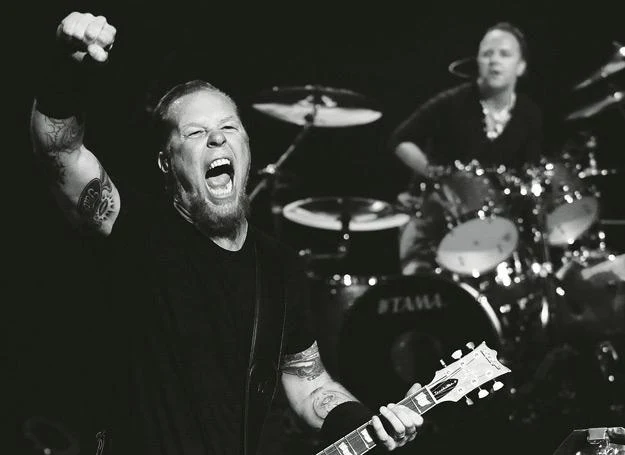 James Hetfield i Lars Ulrich na okładce książki "Metallica: Historie największych utworów" James Hetfield i Lars Ulrich na okładce książki "Metallica: Historie największych utworów"