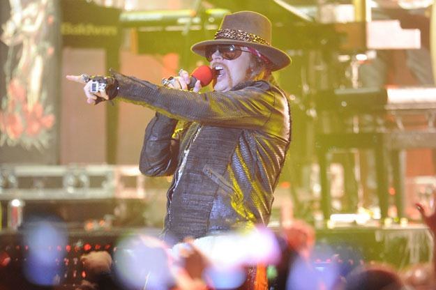 Axl Rose (Guns N' Roses) fiknął koziołka fot. Jason Merritt