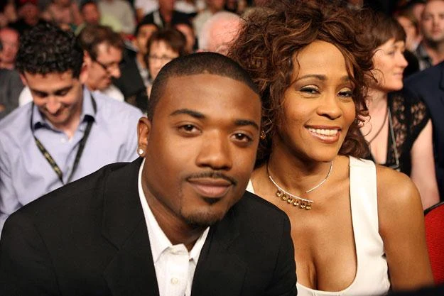 Ray J u boku Whitney Houston w 2008 roku fot. John Gichigi Ray J u boku Whitney Houston w 2008 roku fot. John Gichigi