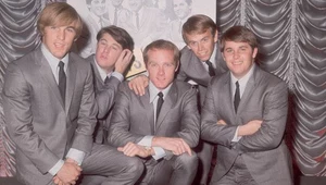 The Beach Boys w 1964 roku (Brian Wilson drugi z lewej) fot. Hulton Archive