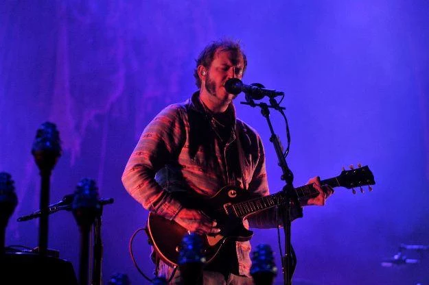 Justin Vernon (Bon Iver) podczas występu w Gdyni - fot. Jacek Kurnikowski