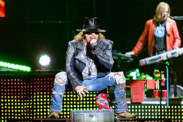 Axl Rose podczas koncertu w Rybniku