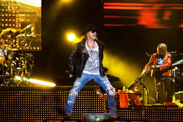 Axl Rose podczas koncertu w Rybniku