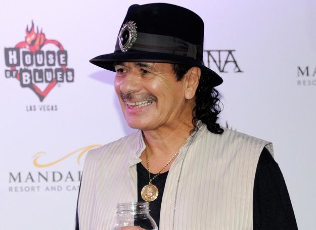 Carlos Santana zawsze uśmiechnięty - fot. Ethan Miller