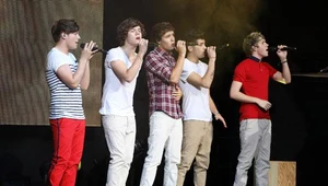 One Direction (Louis Tomlinson pierwszy z lewej) fot. Neilson Barnard