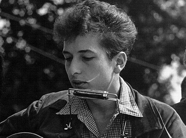 Robert Zimmerman już jako Bob Dylan. Zdjęcie z 1963 roku fot. National Archives