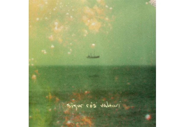 "Niezaprzeczalnym pięknie kompozycje rozmywają się i popadają w zgubną monotonię" "Niezaprzeczalnym pięknie kompozycje rozmywają się i popadają w zgubną monotonię"