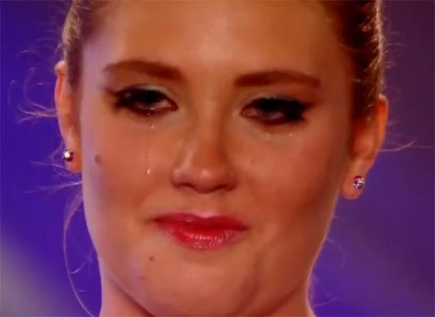 Ella Henderson ze wzruszenia popłakała się na scenie