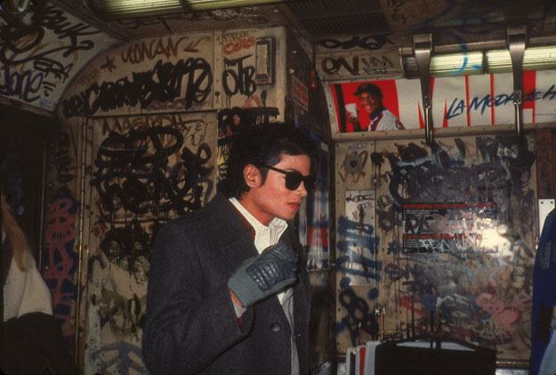 Michael Jackson w 1986 roku na planie teledysku "Bad" fot. Hulton Archive