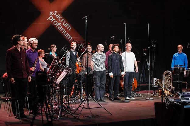 Cezary Duchnowski zaprezentował "i" wraz z Igorem Boxxem i MusikFabrik fot. Wojciech Wandzel Cezary Duchnowski zaprezentował "i" wraz z Igorem Boxxem i MusikFabrik fot. Wojciech Wandzel