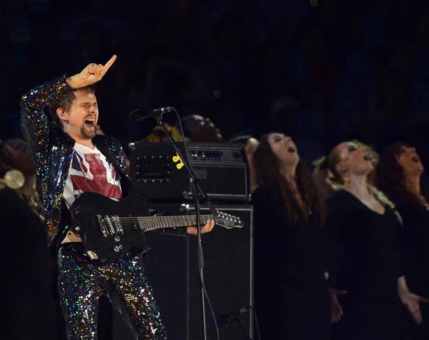 Matt Bellamy podczas ceremonii zamknięcia Igrzysk Olimpijskich w Londynie