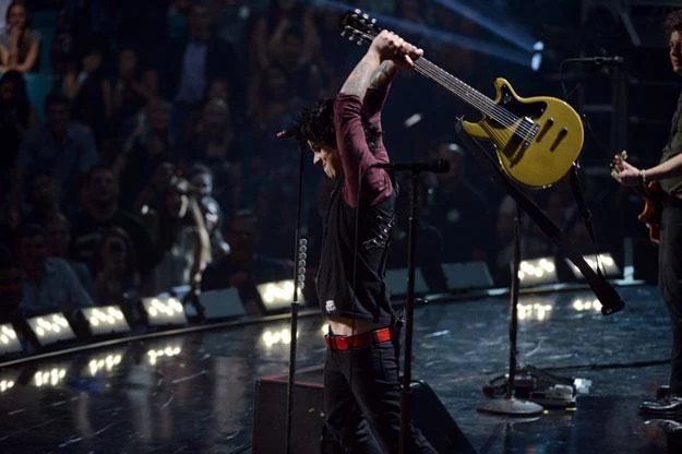 Billie Joe Armstrong w trakcie feralnego występu fot. Michael Kovac