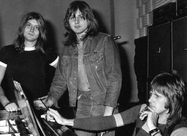 Greg Lake (w środku) w Emerson, Lake & Palmer (1971 r.) - fot. Norman Quicke/Express