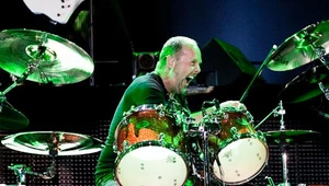 Lars Ulrich (Metallica) okłada swój zestaw perkusyjny podczas Sonisphere 2012 w Warszawie