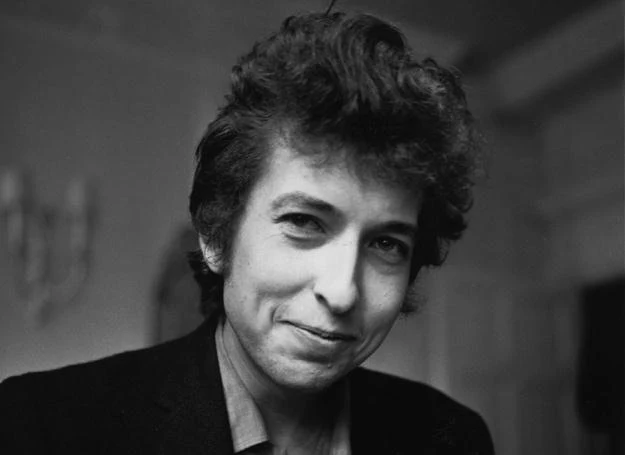 Uśmiechnięty Bob Dylan w połowie lat 60. - fot. H. Thompson/Evening Standard/Hulton Archive