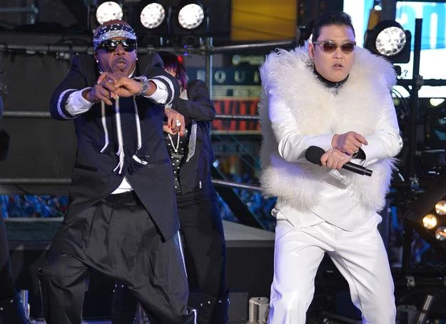 PSY i MC Hammer pożegnali 2012 rok w Nowym Jorku - fot. Mike Coppola PSY i MC Hammer pożegnali 2012 rok w Nowym Jorku - fot. Mike Coppola