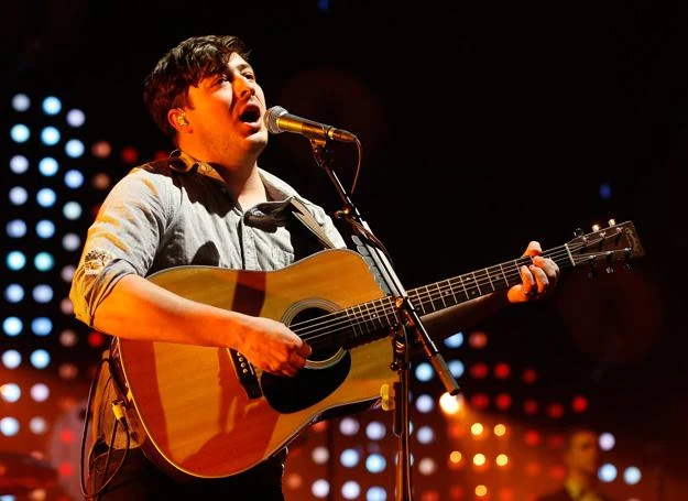 Na czele Mumford And Sons stoi Marcus Mumford - fot. Simone Joyner Na czele Mumford And Sons stoi Marcus Mumford - fot. Simone Joyner