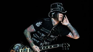 DJ Ashba mało przekonująco tłumaczy spóźnienia Gunsów - fot. Ethan Miller