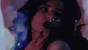 Ewelina Lisowska w klipie "W stronę słońca"